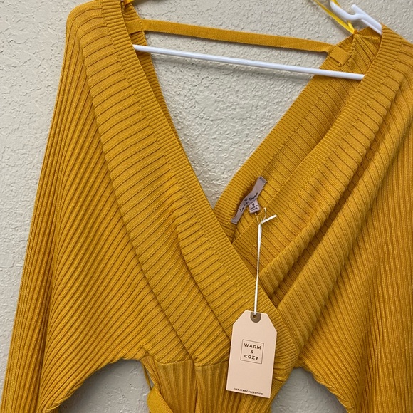 NWT love tree yellow v neck mini sweater dress - Picture 3 of 4